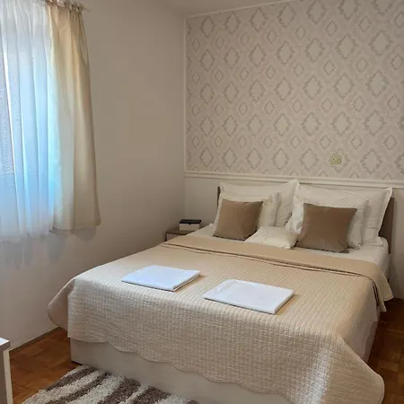 Jurilj Apartment *